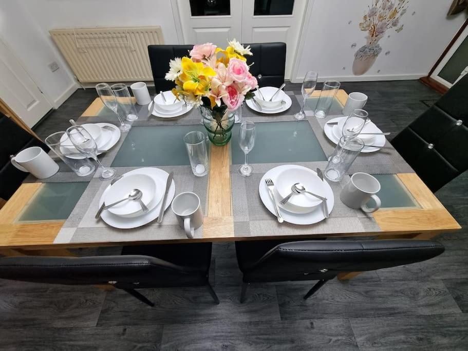 *C.Sani* Setup For Your Most Relaxed & Amazing Stay + Free Parking + Free Fast Wifi * Leeds  Eksteriør bilde